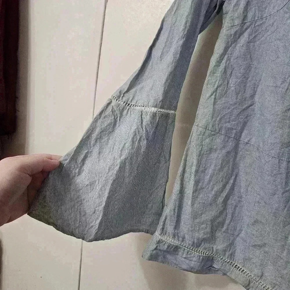 Doe and rae asymmetrical flare sleeve blouse! - Picture 4 of 7